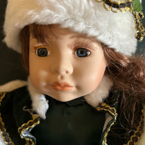 👀 HUGE SALE ACCENTS OCCASIONS 2000 AUTHENTIC COLLECTIBLE EDITION PORCELAIN DOLL - Picture 6 of 9